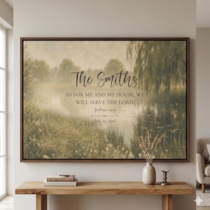 Puede incluir: Una impresión de arte mural rectangular en un marco marrón oscuro que presenta un paisaje de tonos sepia apagados con un estanque y sauces. El texto dice: The Smiths, AS FOR ME AND MY HOUSE, WE WILL SERVE THE LORD. Joshua 24:15, July 10, 2026.