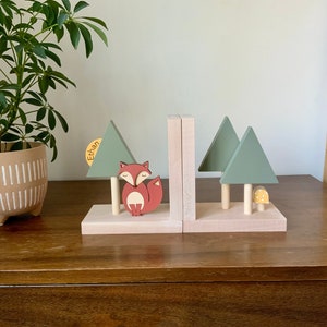 Personalized Woodland Forest & Fox Bookends perfect to organize childrens books, Woodland nursery and baby shower gift, Kids Animal Decor image 9