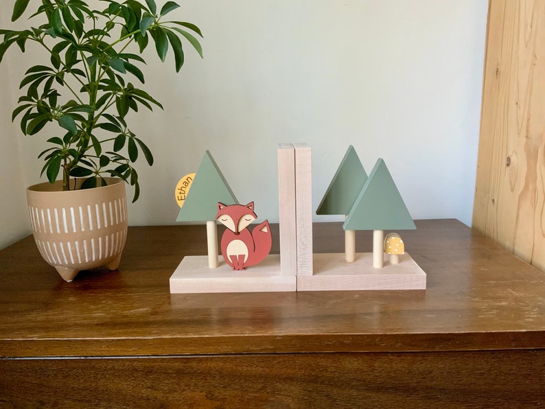 Personalized Woodland Forest & Fox Bookends perfect to organize childrens books, Woodland nursery and baby shower gift, Kids Animal Decor image 9