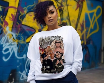 Könnte beinhalten: Weißer Pullover mit einem Grafikdruck von fünf Personen, darunter eine Frau mit blonden Haaren und vier Männer. Der Text "All My Friends" ist unter dem Grafikdruck gedruckt. Der Text "Yo-Yo" und "Mario" ist unter dem Grafikdruck gedruckt.