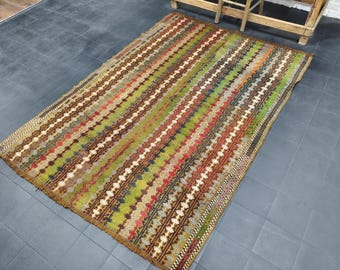 Vintage Turkish Kilim Rug 5x7, Colorful Design; Handmade Wool Rug(59"x84")