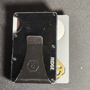 Ridge Wallet Schlüssel- & AirTag-Halter - Langlebiges 3D-gedrucktes Accessoire für den minimalistischen Alltag