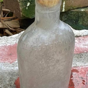1910 Glyco-Thymoline bottle STILL CORCKED