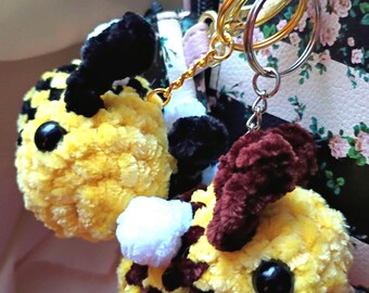 Crochet Bee Keychain: Fluffy Amigurumi Bag Charm (2options)