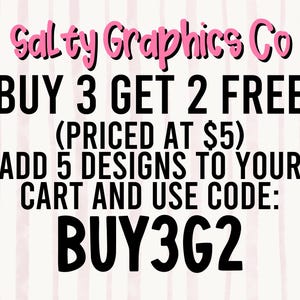 Pode incluir: Gr&aacute;fico com o texto "Salty Graphics Co" em script rosa. O texto "BUY 3 GET 2 FREE" est&aacute; em negrito preto. O texto adicional inclui "ADD 5 DESIGNS TO YOUR CART AND USE CODE: BUY3G2". O fundo tem listras verticais rosa.