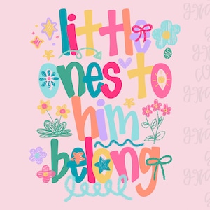 Op de afbeelding: Een grillige illustratie op een roze achtergrond met de tekst "little ones to him belong" in kleurrijke, speelse letters. Het ontwerp bevat verschillende bloemen- en stermotieven, strikken en een hart, wat een vrolijke en decoratieve uitstraling cre&euml;ert.