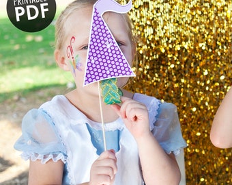 24 Princess PRINTABLE Photo Booth Props, Tiaras, Crowns, Wands, Mirrors - Editable Text >> Instant Download | Paper and Cake