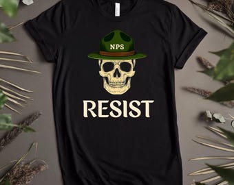 Camiseta de guardabosques RESIST / Camiseta de protesta con calavera del NPS / Protesta como guardabosques / Protege las tierras públicas / Sin reyes