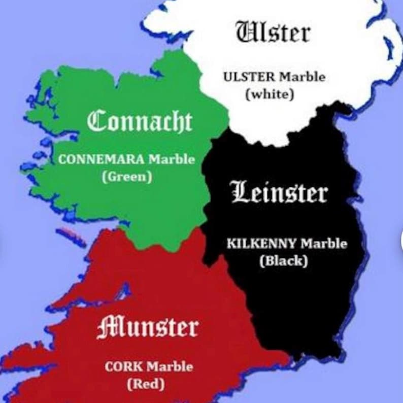 Puede incluir: Un mapa de Irlanda dividido en cuatro regiones de colores: Ulster en blanco, Connacht en verde, Leinster en negro y Munster en rojo. Cada regi&oacute;n est&aacute; etiquetada con el nombre de su provincia y el tipo de m&aacute;rmol correspondiente: ULSTER Marble, CONNEMARA Marble, KILKENNY Marble y CORK Marble.