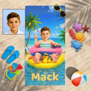 Personalisiertes Jungen-Strandtuch mit Gesicht und Namen, lustiges Pool Float Urlaubsgeschenk, Geburtstagsgeschenk.