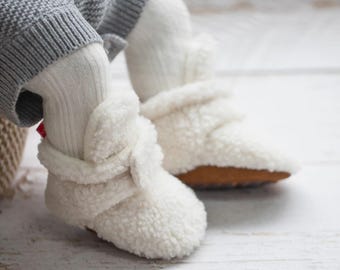Baby Plush Boots – Soft Sole Infant Shoes, Fleece Lined Warm Newborn Crib Booties, Non-Slip Toddler Shoes for Boys & Girls