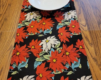 Poinsettia Christmas Table Runner, Poinsettia Table Decor, Beautiful Christmas Runner