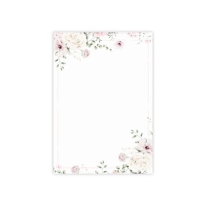 Puede incluir: Un bloc de notas rectangular blanco con un delicado diseño floral. Las esquinas y los bordes están adornados con rosas de acuarela, vegetación y otras flores en tonos blancos, rosas y morados. Un fino borde rosa enmarca el espacio en blanco.