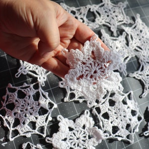 set Starched Hand Crochet White Christmas Snowflakes Motifs Doilies Ornaments 3.5 image 3