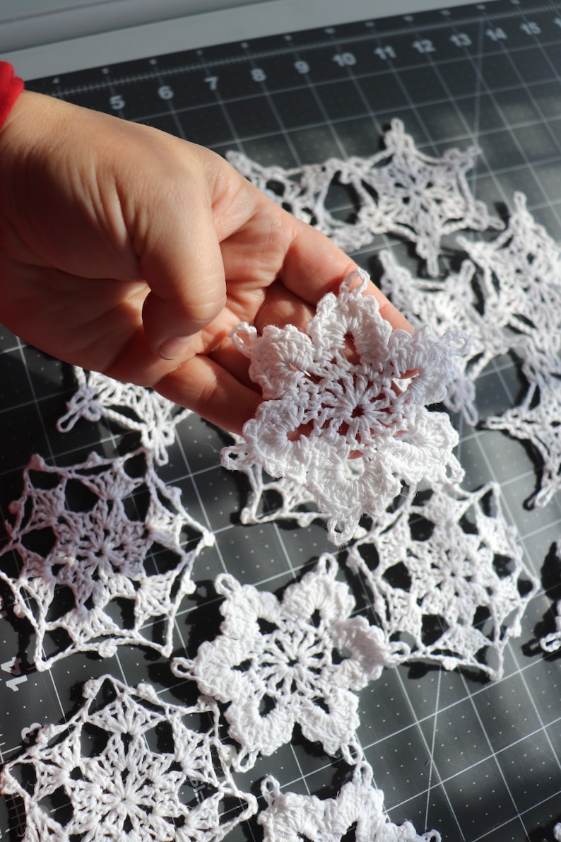 set Starched Hand Crochet White Christmas Snowflakes Motifs Doilies Ornaments 3.5 image 3