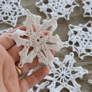 set Starched Hand Crochet White Christmas Snowflakes Motifs Doilies Ornaments 3.5 image 8