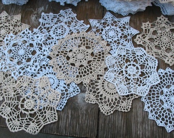 beaucoup de 12 Main Crochet 7 » RD Doily pour Cottage / Victorien / Shabby / Boho / Français Style, Tea Party, mariage vintage