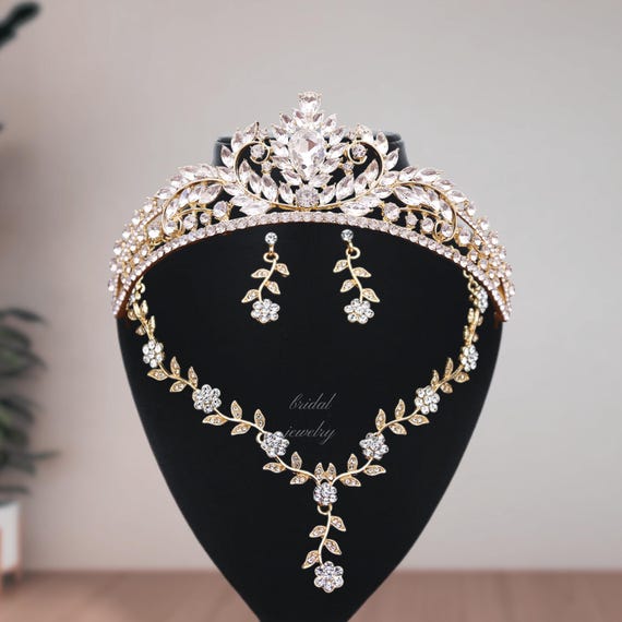 Elegant Bridal Tiara Set: Silver or Gold Floral Crown  display picture 3