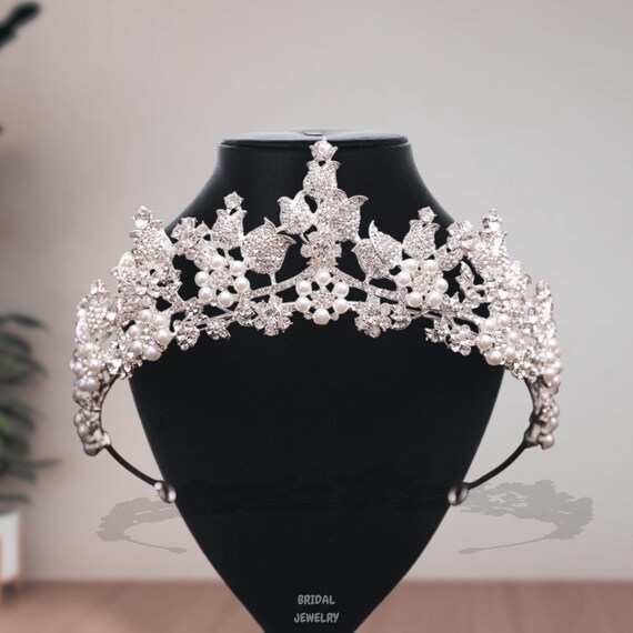 Bridal Pearl Rhinestone Crown: Silver Wedding Princess Tiara  display picture 2