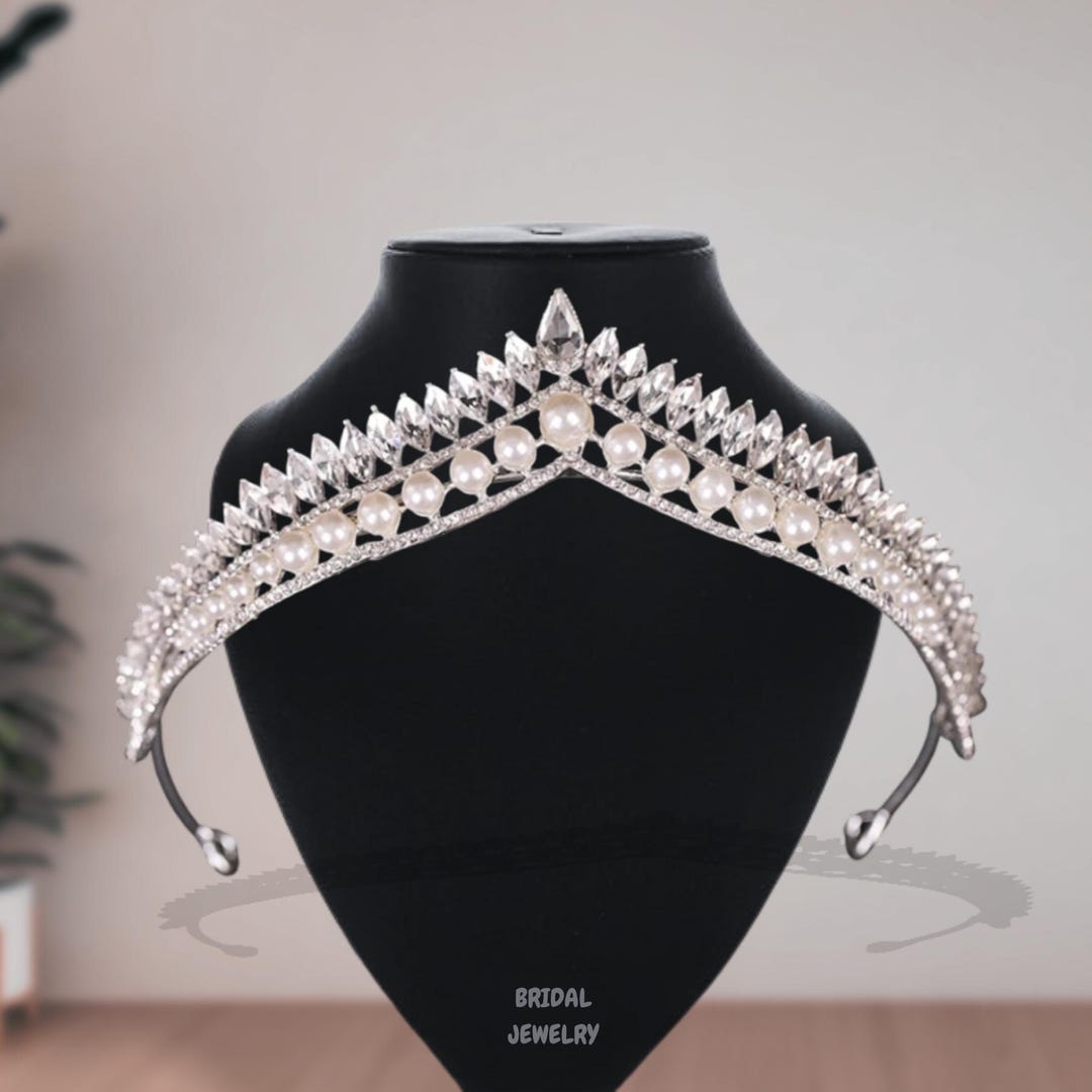 Pearl Bridal Tiara: Elegant Silver Crystal Princess Crown  display picture 2