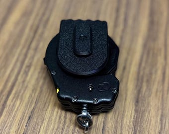 Twist-Lock Tactical Handcuff Holder: Rapid Access, Maximum Security