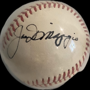 NY Yankees Hall of Famer Joe DiMaggio Autographed Baseball - New York Yankees Memorabilia - MLB HOF Autographs