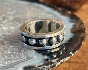 Vintage Sterling Silver Studded Women&#39;s Band Ring Size 5