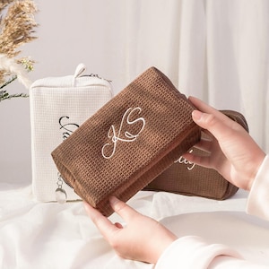 Personalisierte Waffel Reisekosmetiktasche, individuell bestickte Kosmetiktasche, umweltfreundliche Kulturtasche, Brautjungfer Geschenk, Abschlussgeschenk