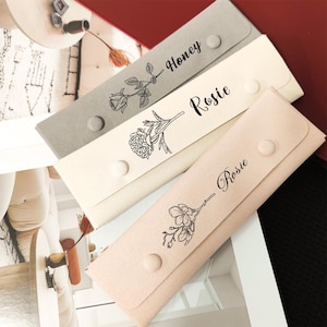 Personalized Jewelry Roll with Birth Flower Button-Up Design Jewelry Organizer Portable Leather Travel Jewelry Case Bridesmaid Gift for Her