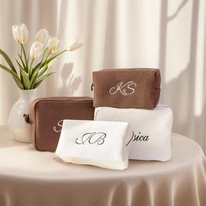 Abschlussgeschenk, benutzerdefinierte Name Waffel Reisekosmetiktasche, personalisierte gestickte Make-up Tasche, umweltfreundliche Kulturtasche, Brautjungfer Geschenk