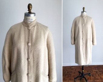 Vintage Bohemian Alpaca Wool Mon Repos Cream Cape, 1960s-1970s, Long Coat, Soft Wool, Poncho, Artisan, Handmade, Boho, Cape Jacket, Medium