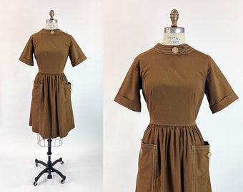 1950s Vintage Chocolate Brown Day Dress Large Front Pockets Wood buttons Gathered Skirt Contrast Stitch Short Sleeve Medium M 38B