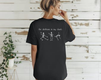 ハロウィンスケルトンTシャツ、ハロウィンシャツ、不気味な季節、ハロウィンギフト、男性へのギフト、女性へのギフト