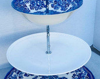 Soporte de tres niveles para bandejas de servir en porcelana azul y blanca de Queens and Mikasa, reconfigurable, Día de la Madre