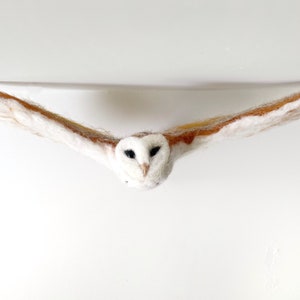 Needle Felt Owl, Barn Owl Art, Soft Sculpture, Bird Taxidermy Art Gift, Birdwatcher Gift, Nature Lover Gift image 4