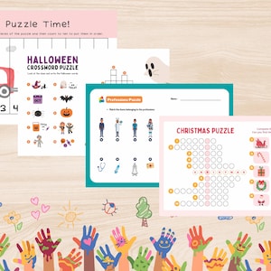 Könnte beinhalten: Eine Sammlung farbenfroher Lernpuzzles für Kinder. Die Puzzles umfassen ein Zugpuzzle, ein Halloween-Kreuzworträtsel, ein Berufe-Zuordnungs-Puzzle und ein Weihnachtspuzzle. Der Hintergrund zeigt eine Holzoberfläche mit handgezeichneten Illustrationen.