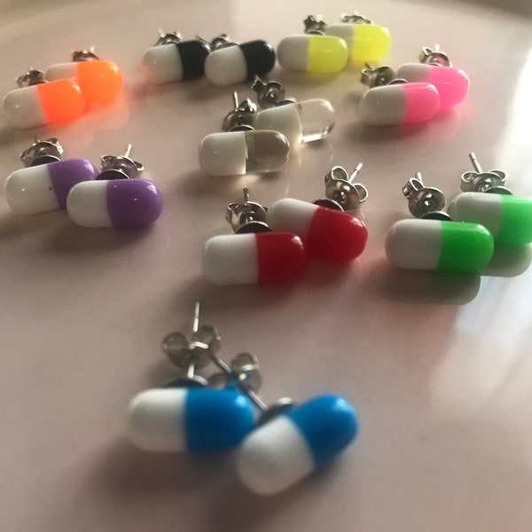 Boucles d’oreilles Fake Pill Capsule, Couleurs variées que vous choisissez, Post Back, Boucles d’oreilles Stud, Bijoux pour médecins, infirmières, pharmaciens