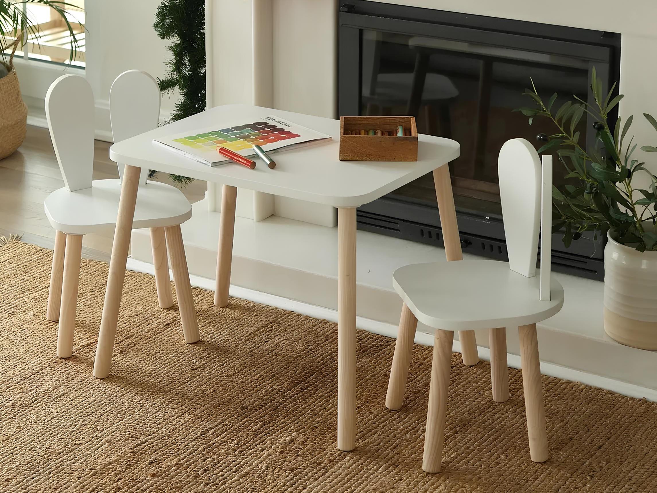 Children's drawing table and chairs hot sale