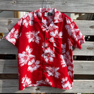 Camisa hawaiana roja vintage de Maui Trading Company, talla M.