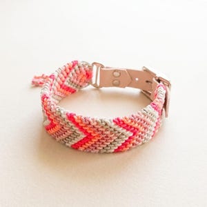 Handgjort Paracord-hundhalsband "Vänner" | vänskapsarmbandsstil | enkel pil | anpassad färgmix | Biothane/läderknäppning