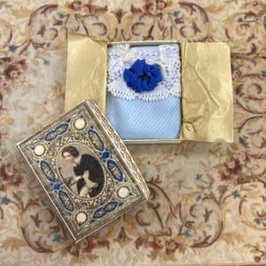 Dollhouse Miniature lady victorian blouse in its box. 1:12 Dollhouse Miniature home & doll complements items for dollhouse collectors.