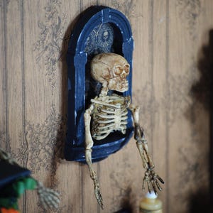 OOAK Miniature Haunted dollhouse hallowen skeleton in frame. Dollhouse gothic 1,12  furniture, Halloween creepy dollhouse miniature ghostly.