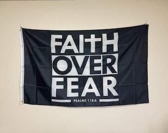 Drapeau chrétien Faith Over Fear, versets bibliques, 3 x 5 pieds Drapeau simple face - Couleurs vives et résistant aux UV