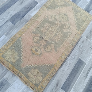 Tapis de bain turc vintage : petit paillasson d&#39;Anatolie (1&#39;6 x 2&#39;10 pi)