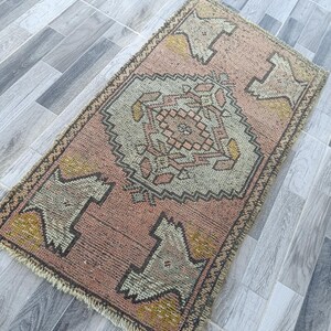Tapis Oushak turc fait main : paillasson rose vintage (1,10 x 3,3 pi)