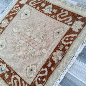 2x2 rug,small Turkish rug,vintage rug,hand-woven rug,2x2 office bathroom entrance rug,home decor rug,door mat rug, pink square rug, 2.2x2.ft