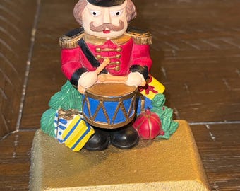 vintage Windsor Collection cast iron drummer boy stocking holder from the early 1990s.