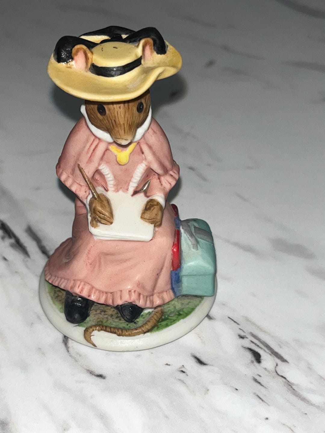 Franklin Mint Woodmouse Family Porcelain Figurine, Amelia Mouse, 1985 ...