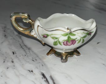 Made In Occupied Japan Porcelain Miniature Scalloped Rim Teacup 2-3/4” Long