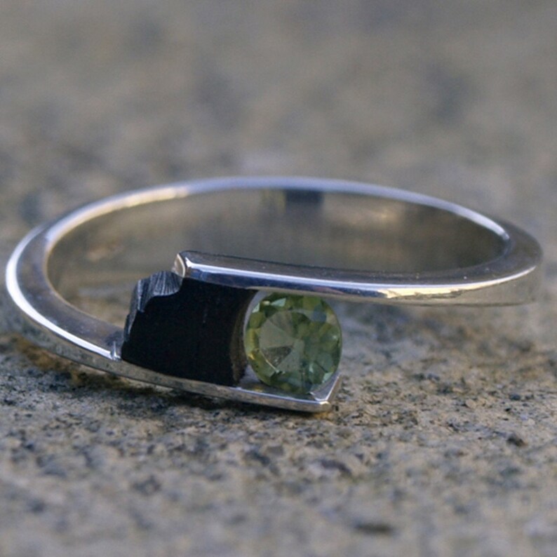 Black ebony and peridot Sterling silver solitaire ring hand forged image 2